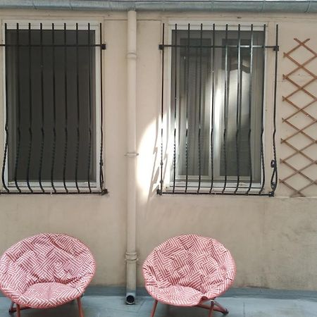 Petite Maison Avec Cour Dans Les Beaux Quartiers-Vous Faites Le Menage- Very Good Prices For T-H-E Location But You Have To Clea-N Th-E Flat Apartment Paris Luaran gambar
