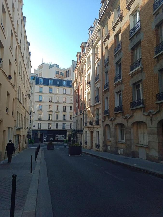 Petite Maison Avec Cour Dans Les Beaux Quartiers-Vous Faites Le Menage- Very Good Prices For T-H-E Location But You Have To Clea-N Th-E Flat Apartment Paris Luaran gambar
