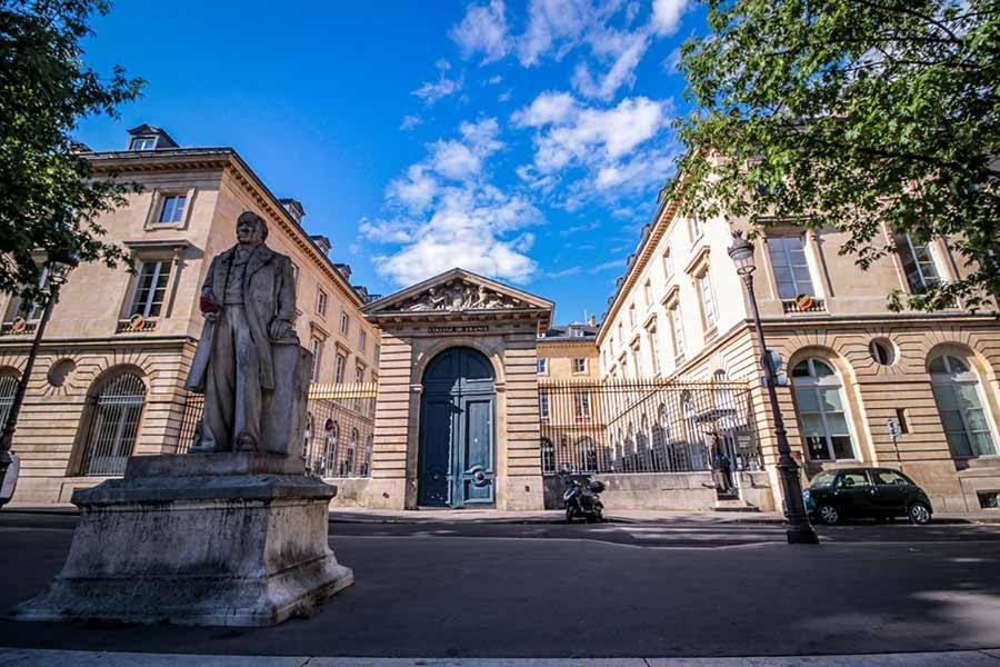 Petite Maison Avec Cour Dans Les Beaux Quartiers-Vous Faites Le Menage- Very Good Prices For T-H-E Location But You Have To Clea-N Th-E Flat Apartment Paris Luaran gambar