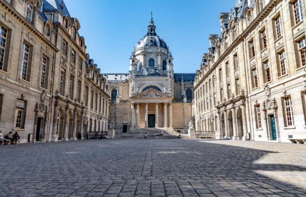 Petite Maison Avec Cour Dans Les Beaux Quartiers-Vous Faites Le Menage- Very Good Prices For T-H-E Location But You Have To Clea-N Th-E Flat Apartment Paris Luaran gambar