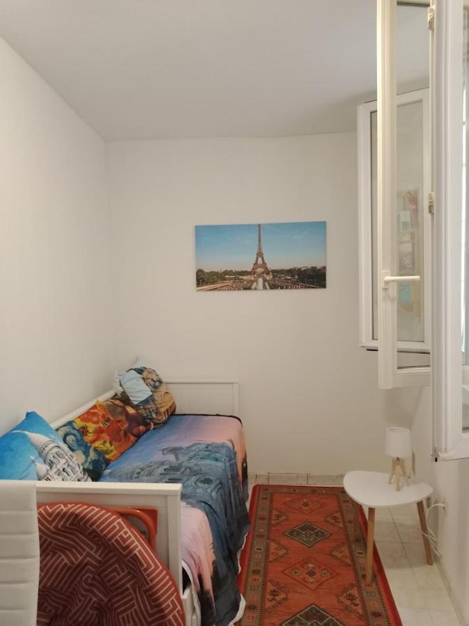 Petite Maison Avec Cour Dans Les Beaux Quartiers-Vous Faites Le Menage- Very Good Prices For T-H-E Location But You Have To Clea-N Th-E Flat Apartment Paris Luaran gambar