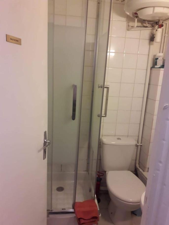 Petite Maison Avec Cour Dans Les Beaux Quartiers-Vous Faites Le Menage- Very Good Prices For T-H-E Location But You Have To Clea-N Th-E Flat Apartment Paris Luaran gambar