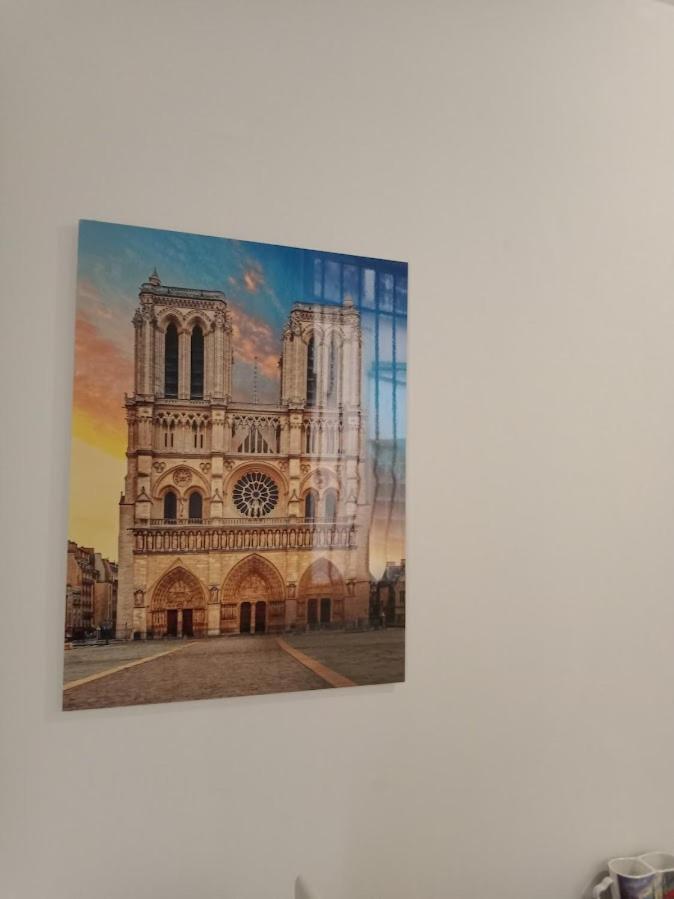 Petite Maison Avec Cour Dans Les Beaux Quartiers-Vous Faites Le Menage- Very Good Prices For T-H-E Location But You Have To Clea-N Th-E Flat Apartment Paris Luaran gambar