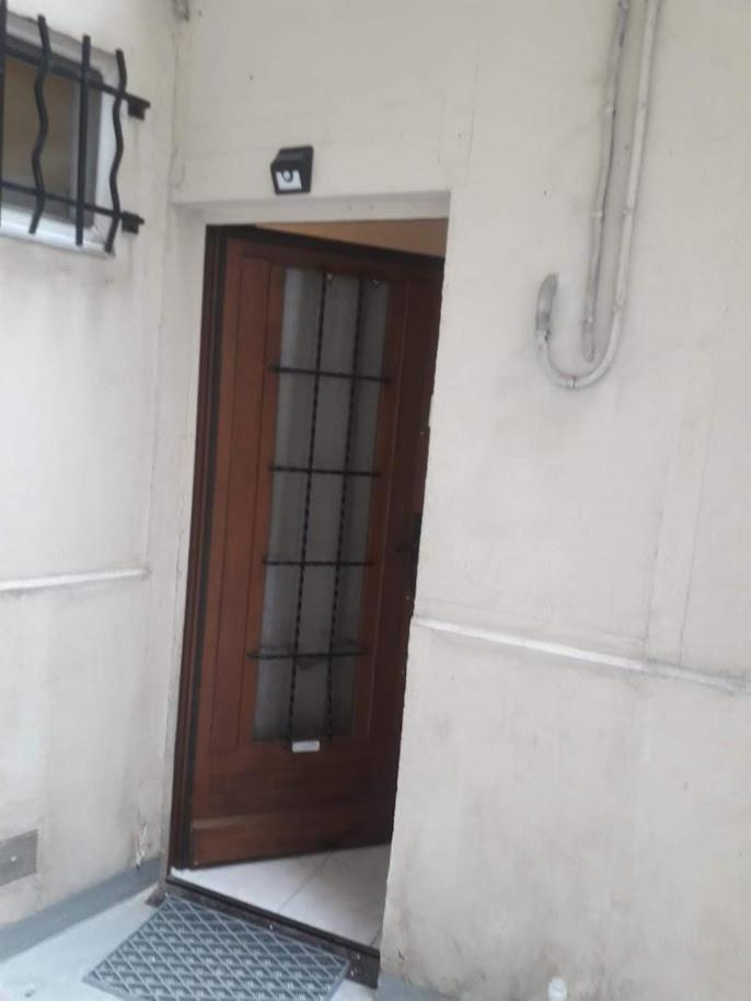 Petite Maison Avec Cour Dans Les Beaux Quartiers-Vous Faites Le Menage- Very Good Prices For T-H-E Location But You Have To Clea-N Th-E Flat Apartment Paris Luaran gambar
