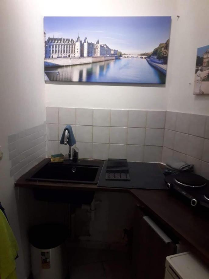 Petite Maison Avec Cour Dans Les Beaux Quartiers-Vous Faites Le Menage- Very Good Prices For T-H-E Location But You Have To Clea-N Th-E Flat Apartment Paris Luaran gambar