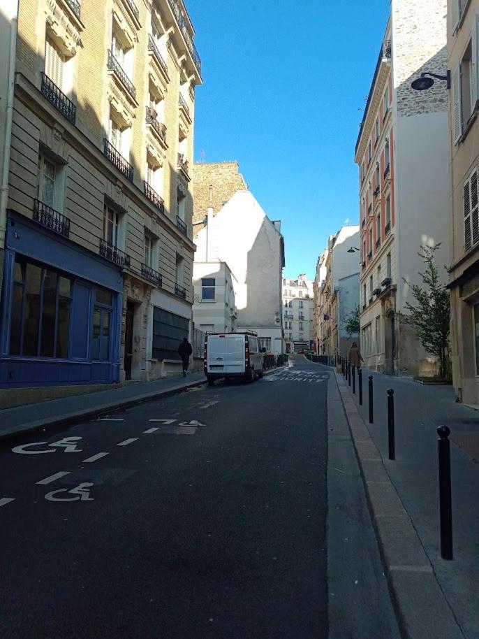Petite Maison Avec Cour Dans Les Beaux Quartiers-Vous Faites Le Menage- Very Good Prices For T-H-E Location But You Have To Clea-N Th-E Flat Apartment Paris Luaran gambar